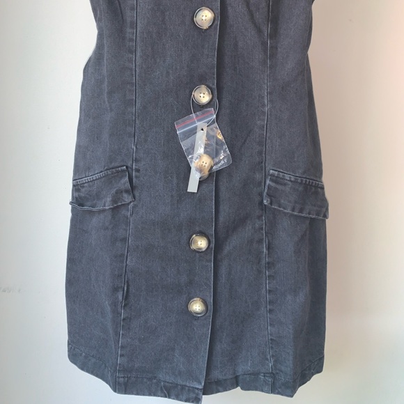 ASOS DESIGN washed black denim sleeveless button pinafore mini dress. - Picture 7 of 16